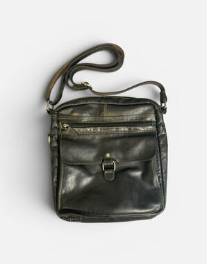 Jack Georges Voyager Crossbody Bag Black Leather Flap Zip Pockets Mens Travel